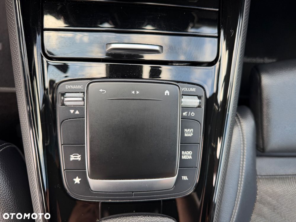 Mercedes-Benz GLB 200 7G-DCT - 24