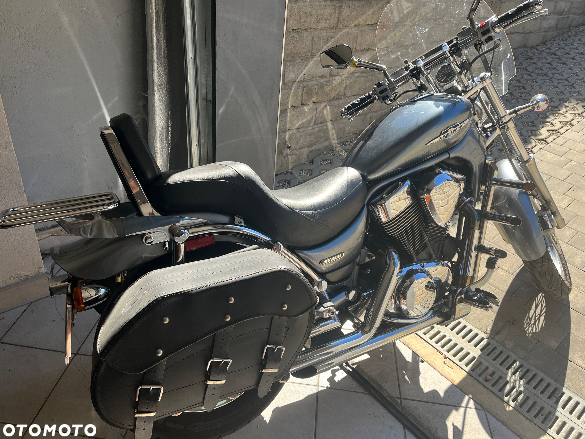 Suzuki Intruder - 2