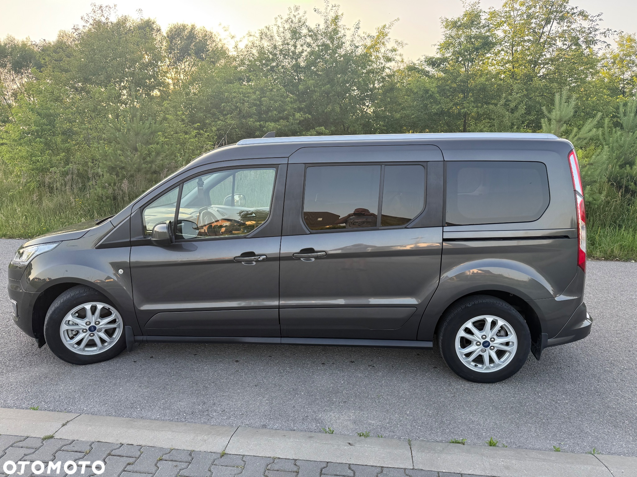 Ford Tourneo Connect Grand - 12