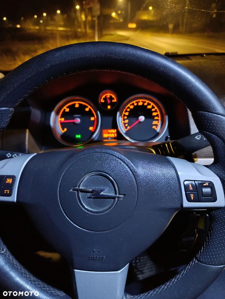 Opel Astra 1.9 CDTI Cosmo - 11