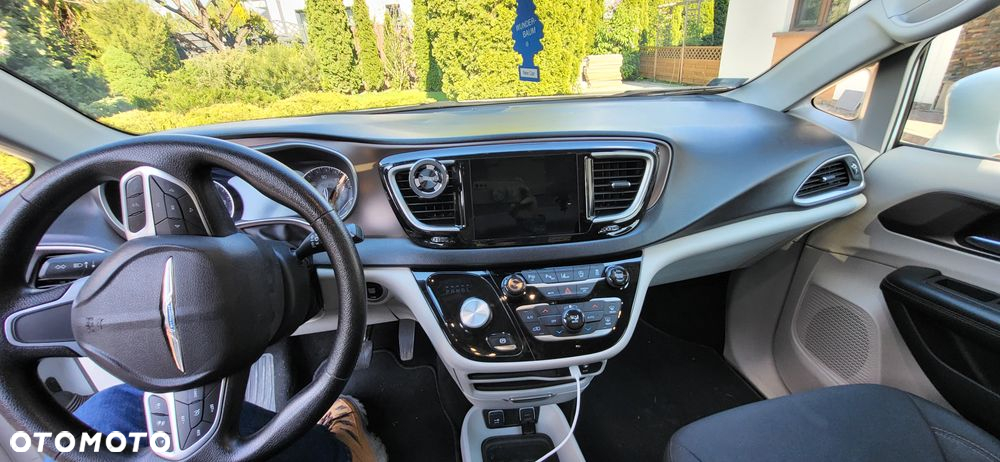 Chrysler Pacifica - 10
