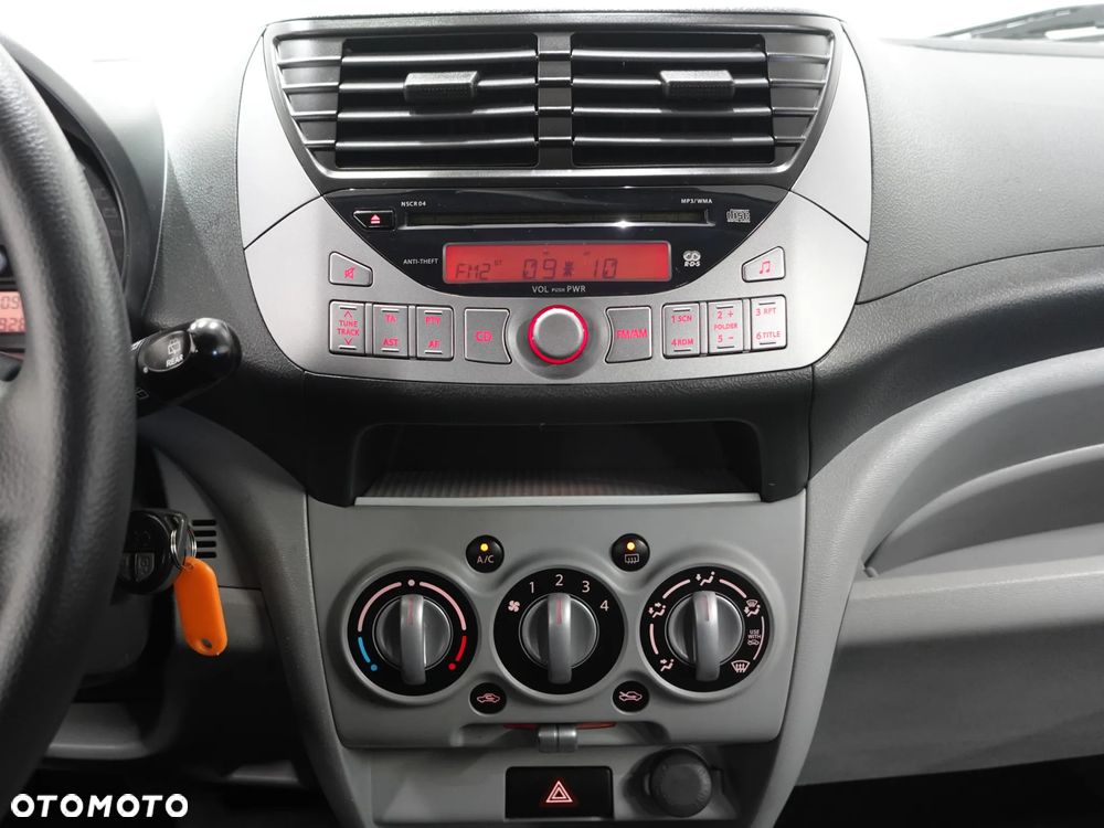 Nissan Pixo - 33