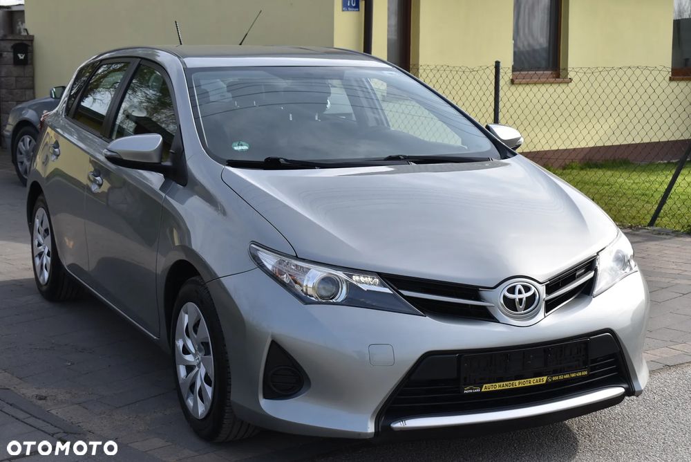 Toyota Auris - 2