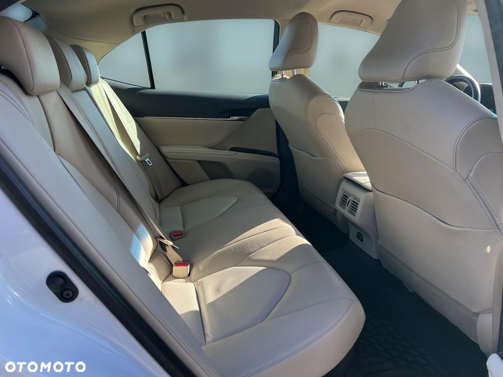 Toyota Camry 2.5 Hybrid Executive CVT - 14