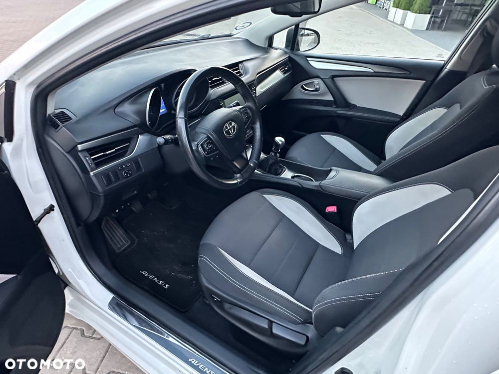 Toyota Avensis Touring Sports 1.8 Comfort - 28