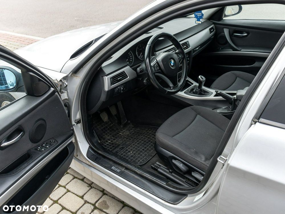 BMW Seria 3 320d DPF Touring - 13