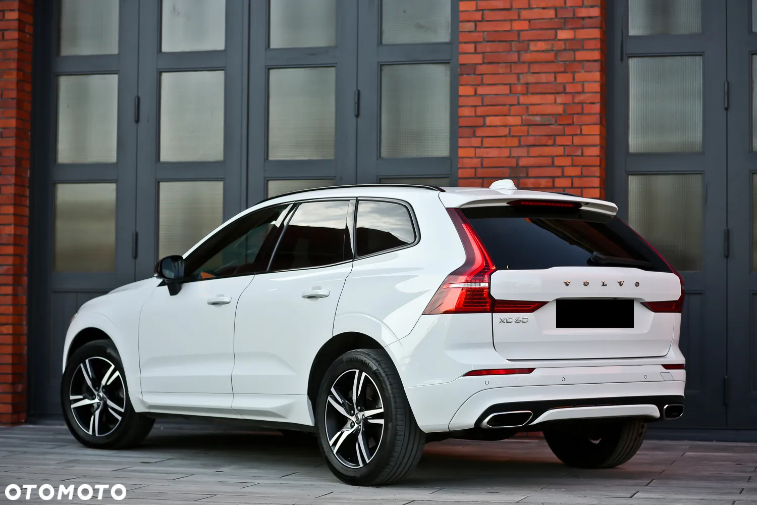 Volvo XC 60 D5 AWD Geartronic RDesign - 12
