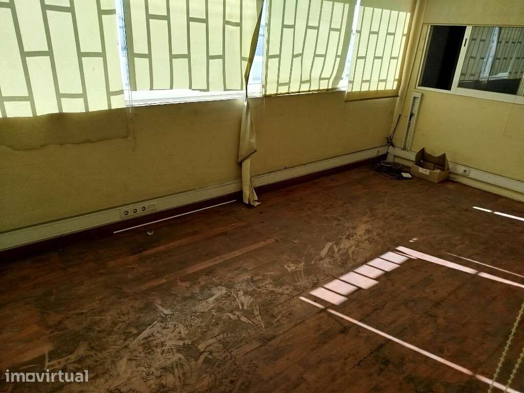 Armazém para arrendar em Famões - Odivelas - Grande imagem: 5/10