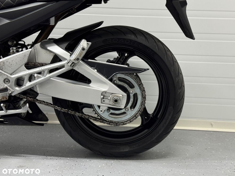 Suzuki GSR - 15