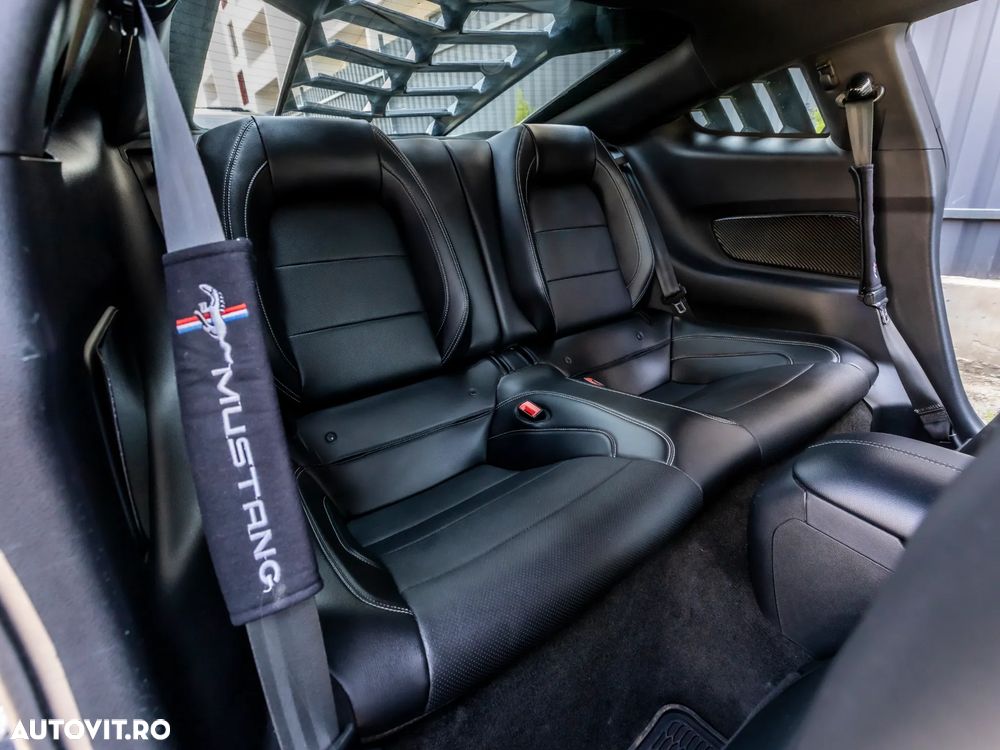 Ford Mustang - 6