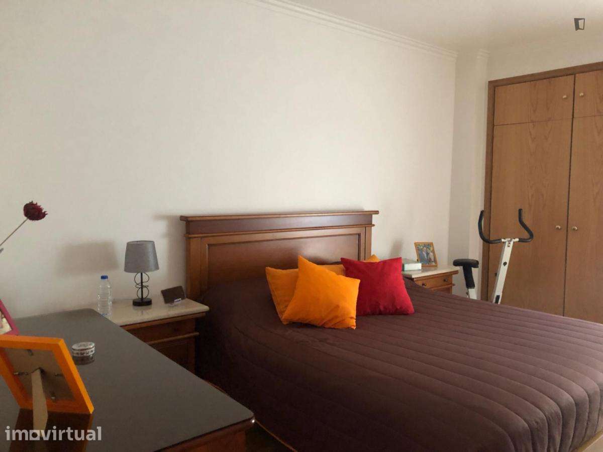 Quarto - localizado em Oeiras Lisbon - Grande imagem: 2/16