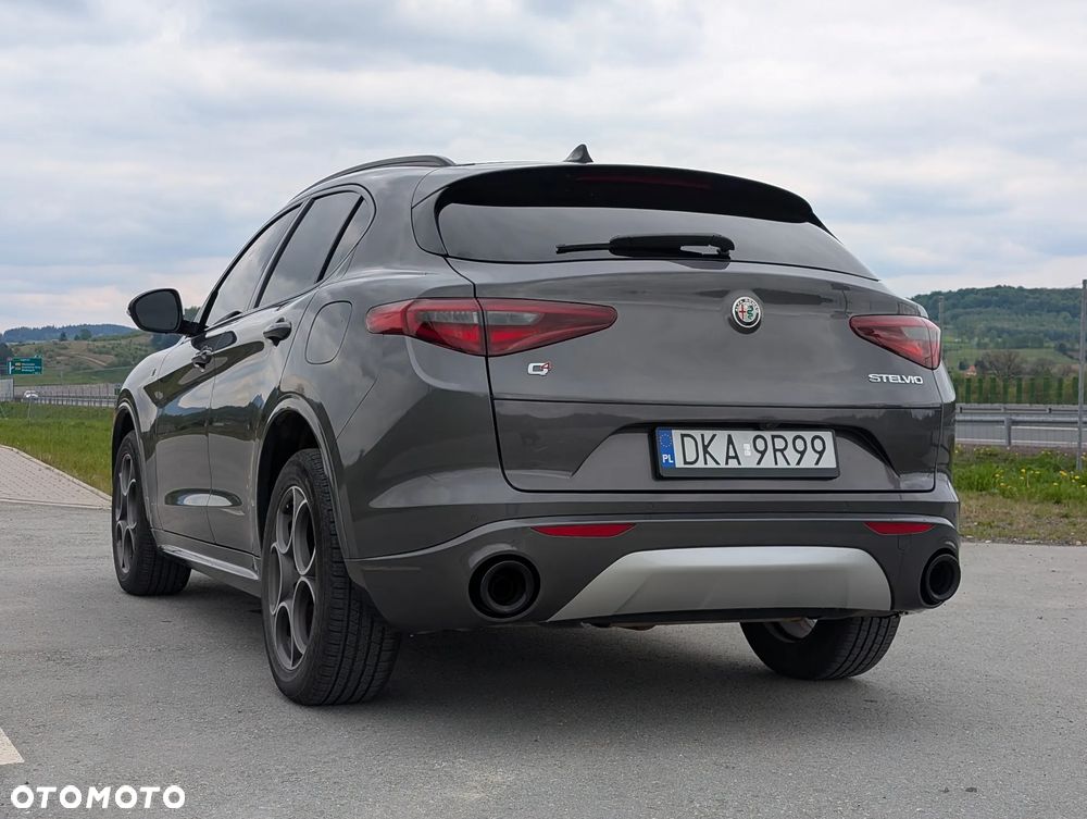 Alfa Romeo Stelvio 2.0 Turbo 16V AT8-Q4 Ti - 9