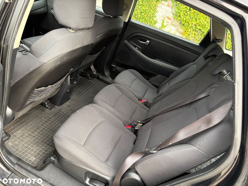 Kia Carens - 19