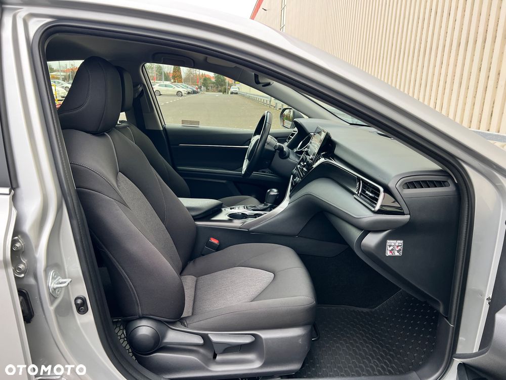 Toyota Camry 2.5 Hybrid Comfort CVT - 22