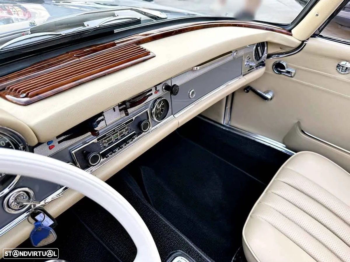 Mercedes-Benz 230 - 20
