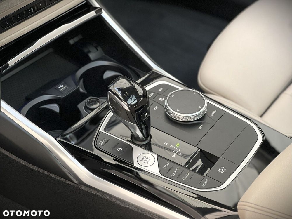 BMW Seria 3 320d xDrive Sport Line - 26