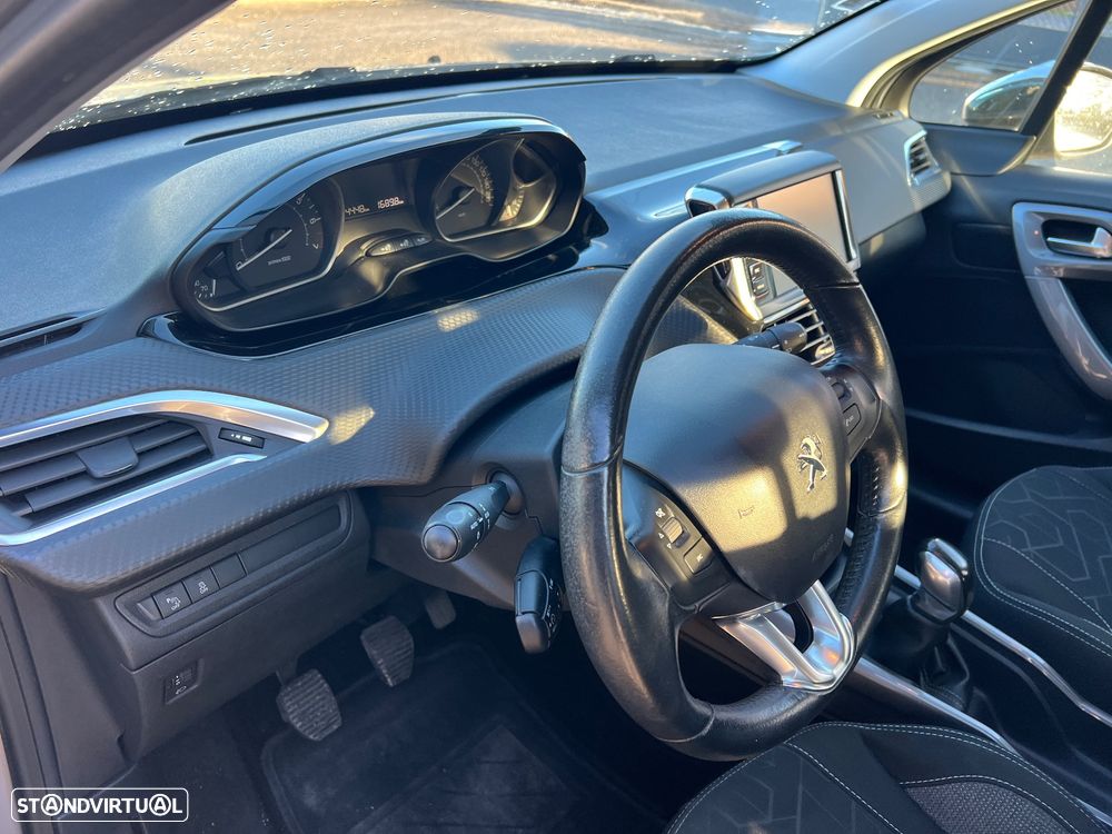 Peugeot 2008 1.2 PureTech Style - 13