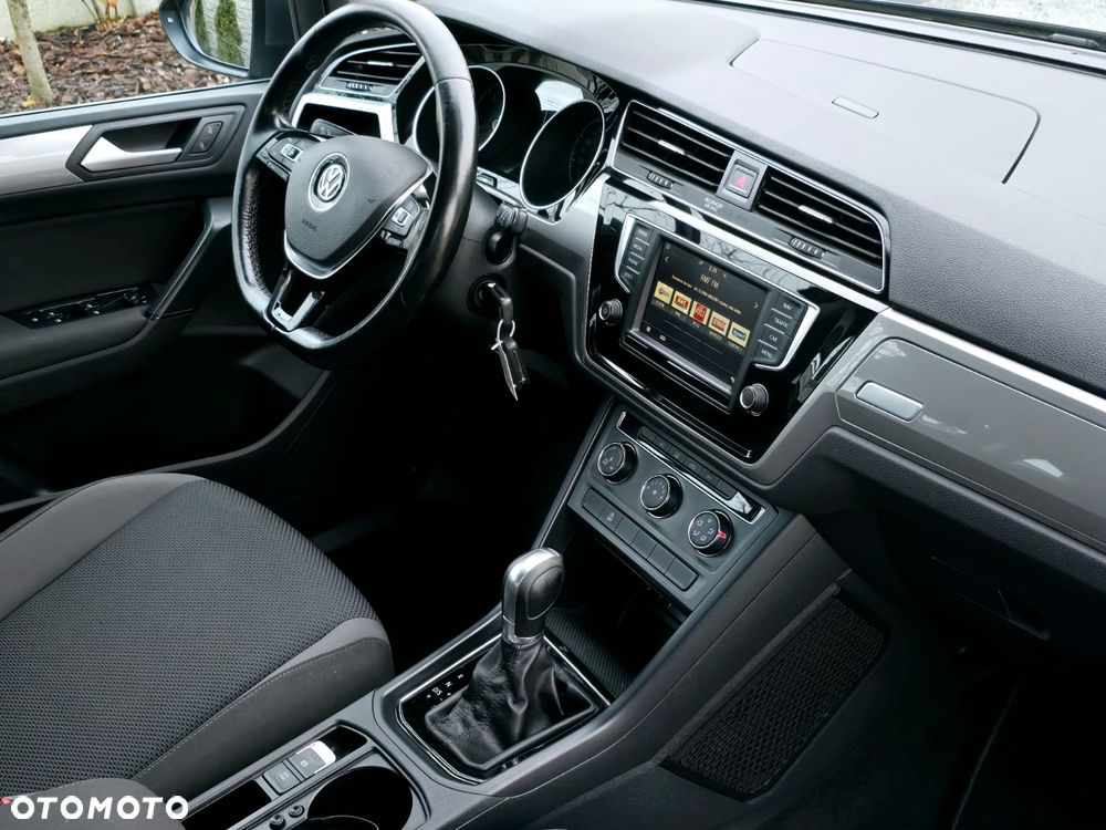 Volkswagen Touran - 24