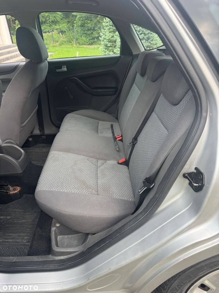 Ford Focus 1.6 Ambiente - 8