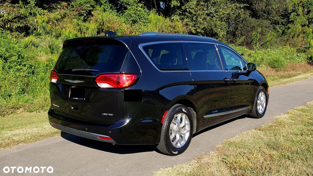 Chrysler Pacifica - 5