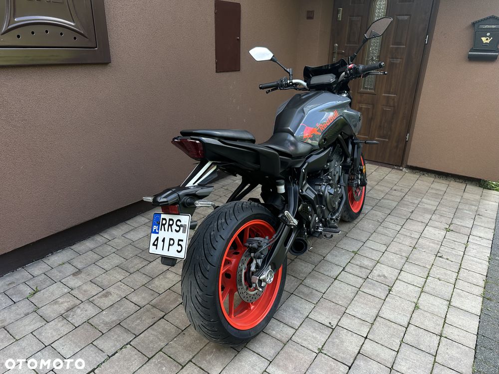 Yamaha MT - 27