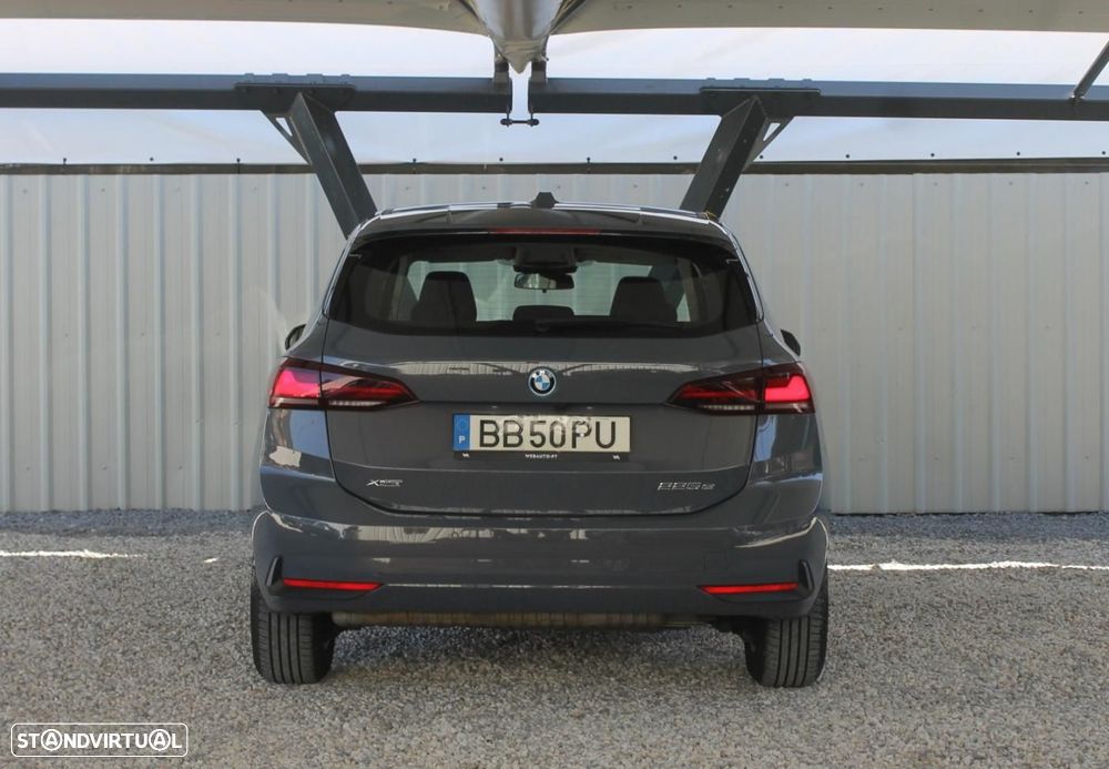 BMW 225 e xDrive — fotografia 4