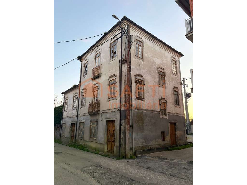 Casa Rústica com Terreno Amplo e Grande Potencial - Excelente Oport... - Grande imagem: 2/3