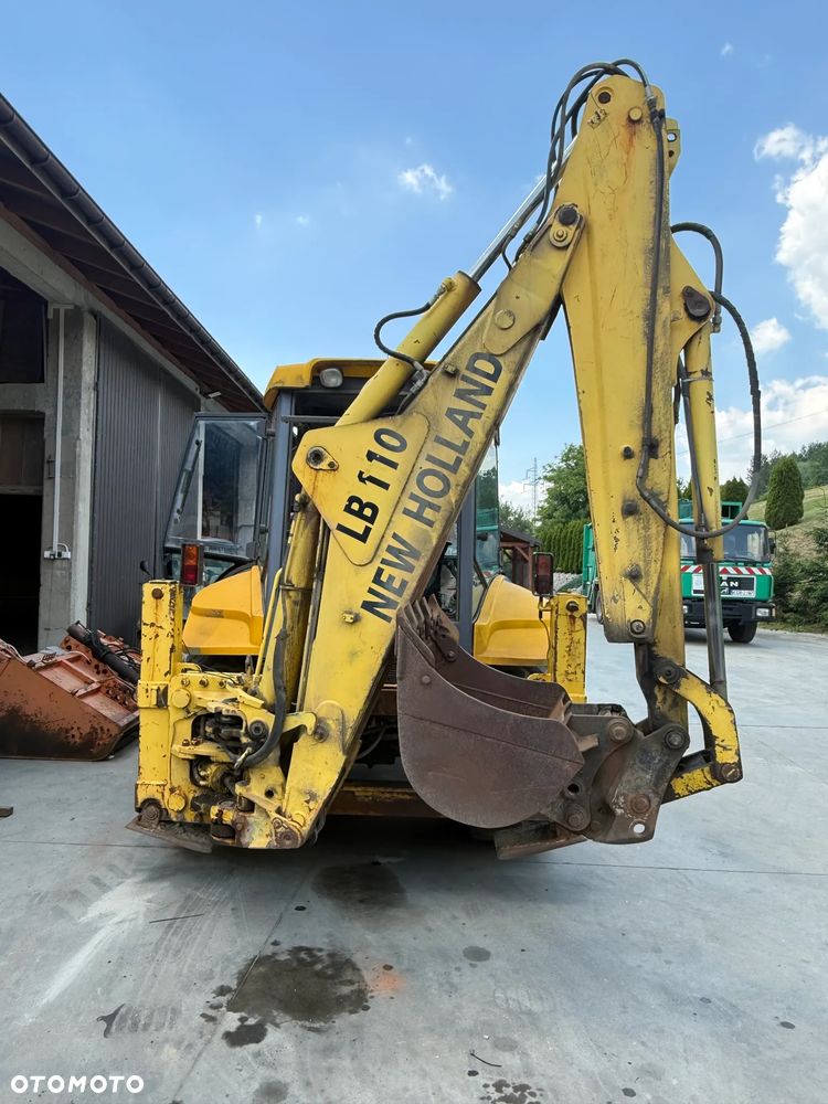 New Holland LB110 - 3