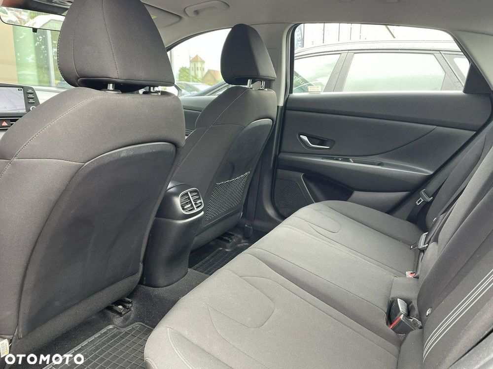 Hyundai Elantra - 13