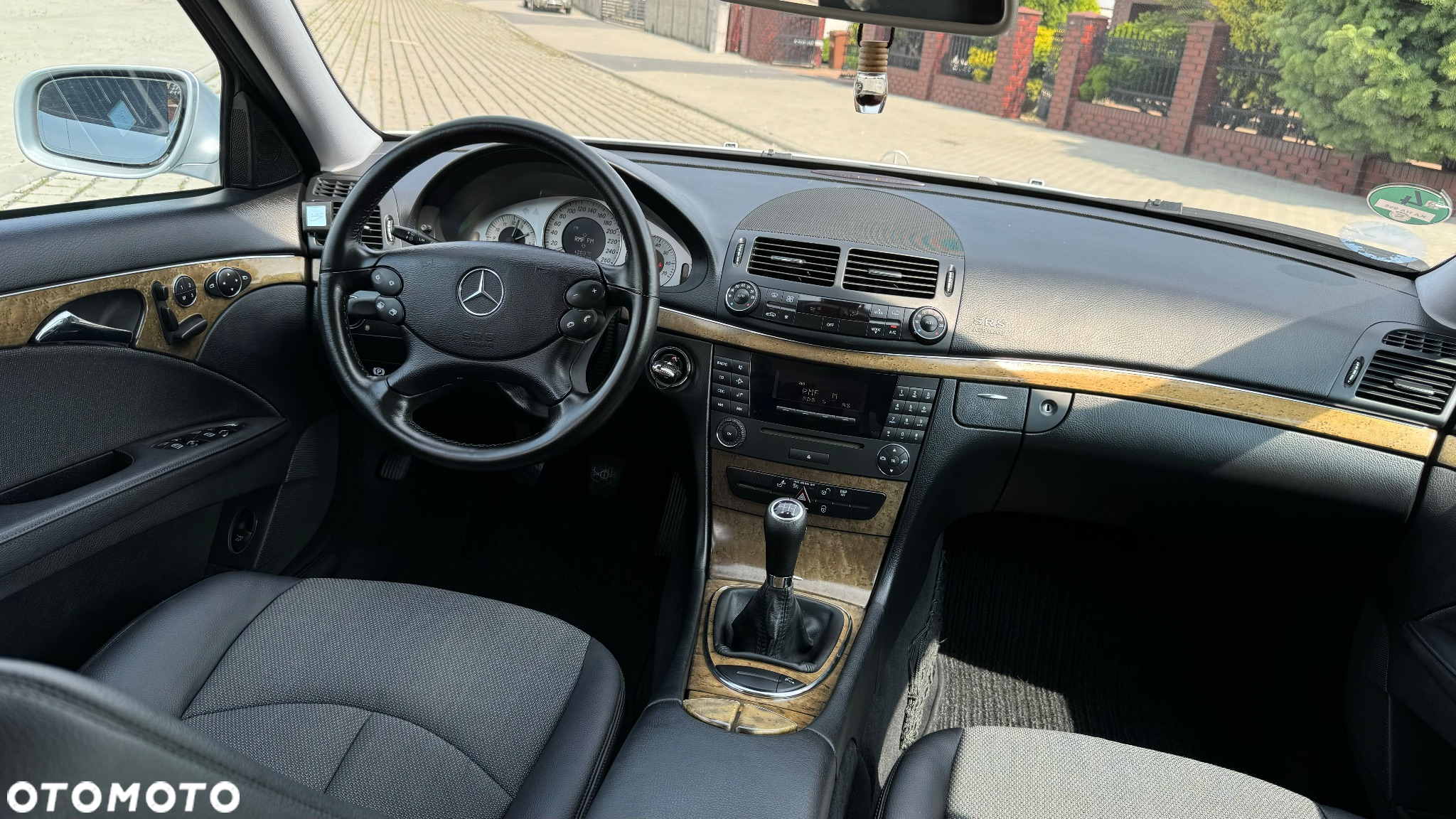 Mercedes-Benz Klasa E - 27