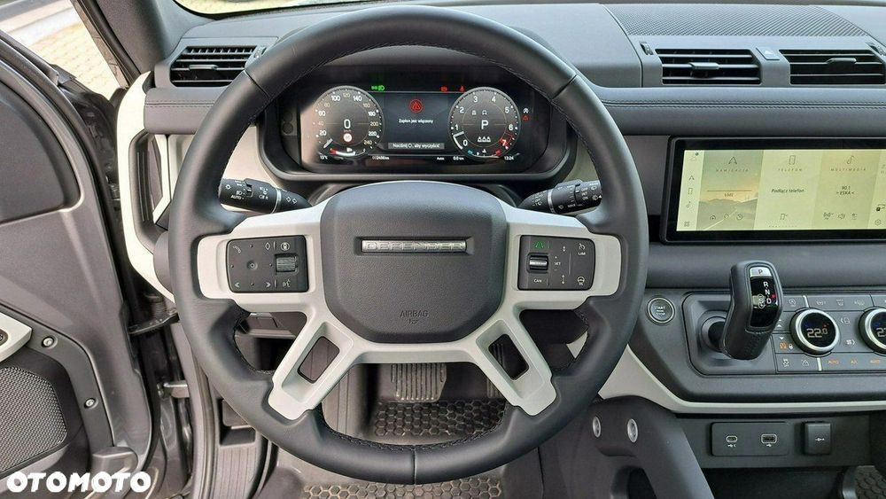 Land Rover Defender - 24
