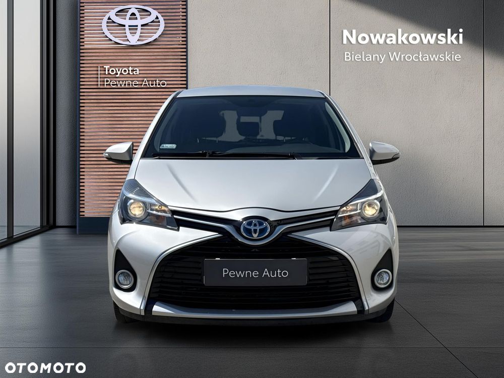Toyota Yaris Hybrid 100 Premium - 6