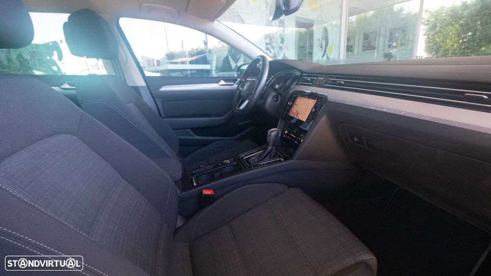 VW Passat Variant 2.0 TDi Business DSG - 11