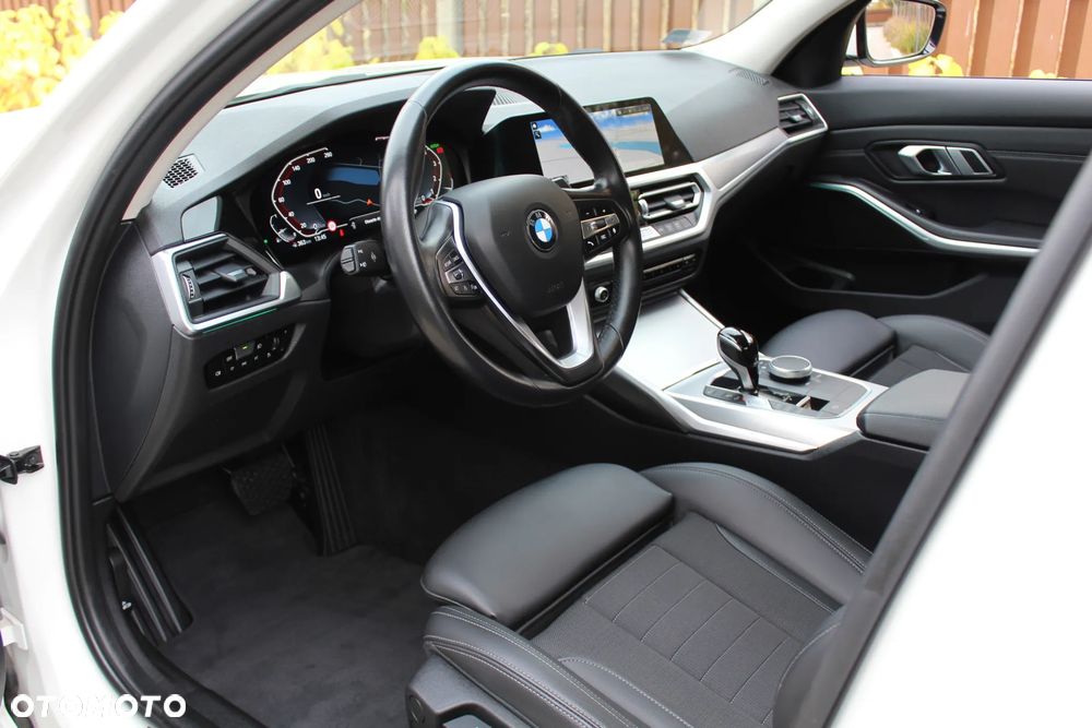 BMW Seria 3 320i Sport Line - 16