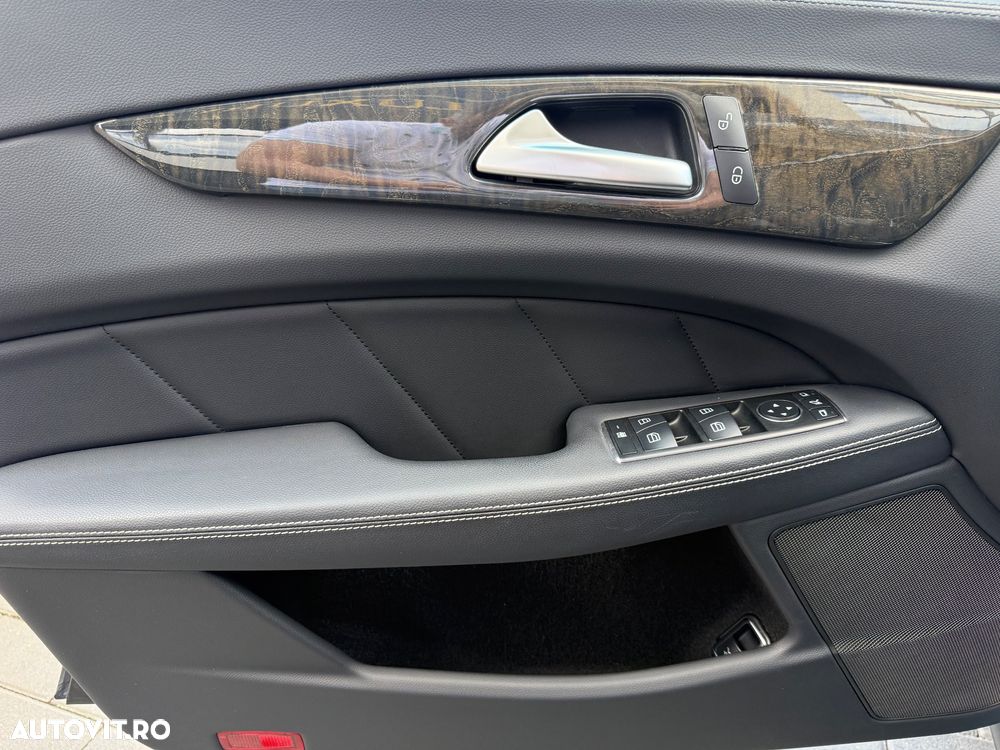 Mercedes-Benz CLS 500 4MATIC Aut - 17