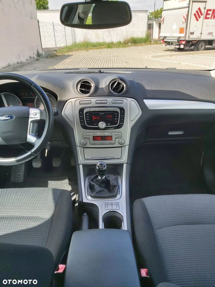 Ford Mondeo 1.8 TDCi Silver X - 31