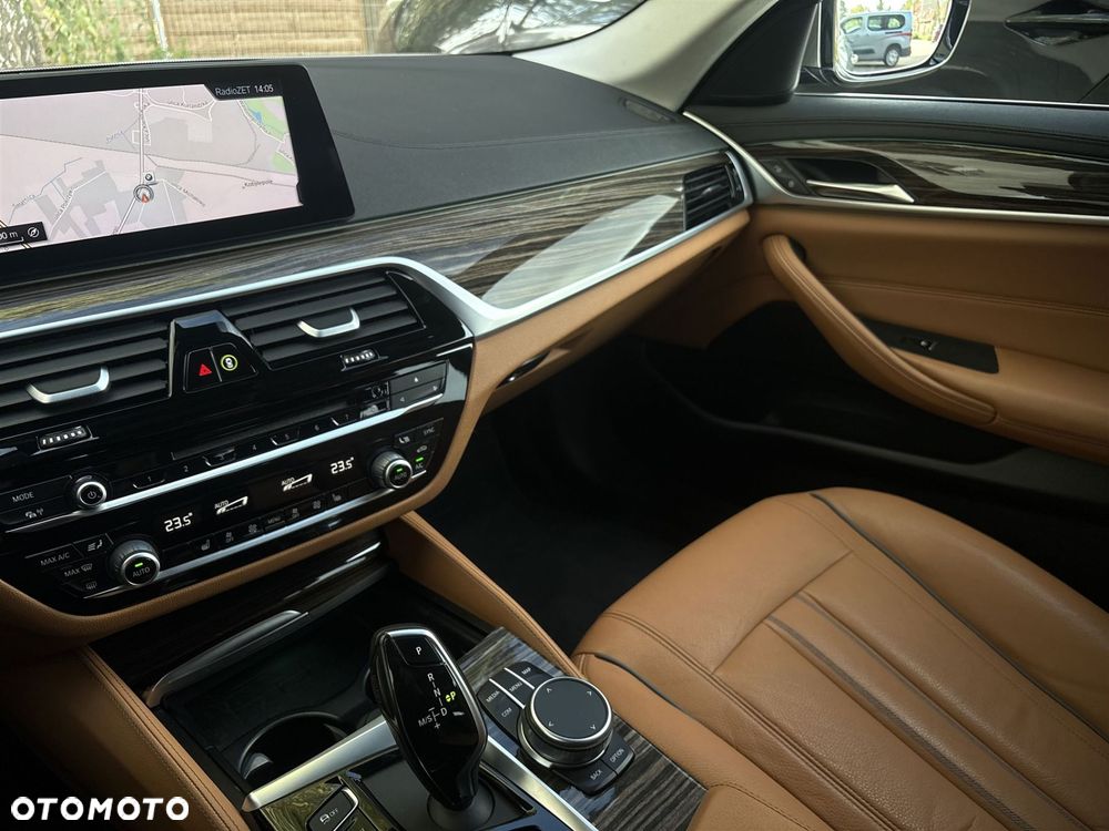 BMW Seria 5 530d xDrive - 18