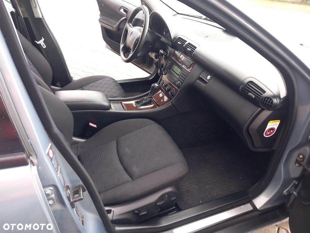 Mercedes-Benz Klasa C 180 Kompressor Automatik Classic Sport Edition - 27