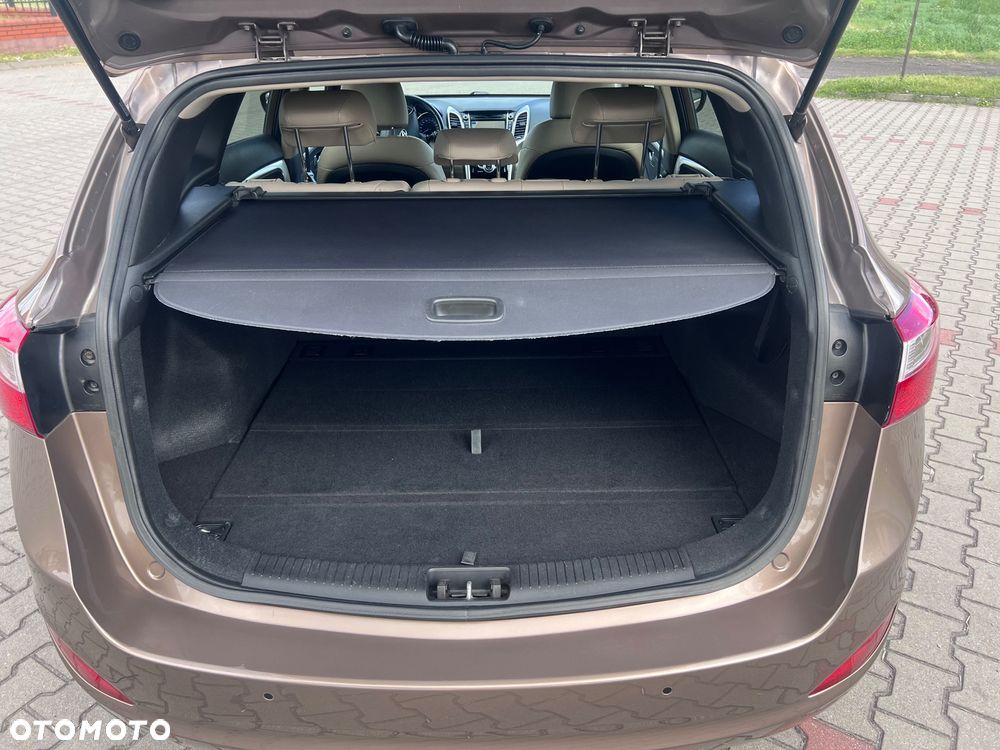 Hyundai i30 i30cw blue 1.6 CRDi Trend - 12