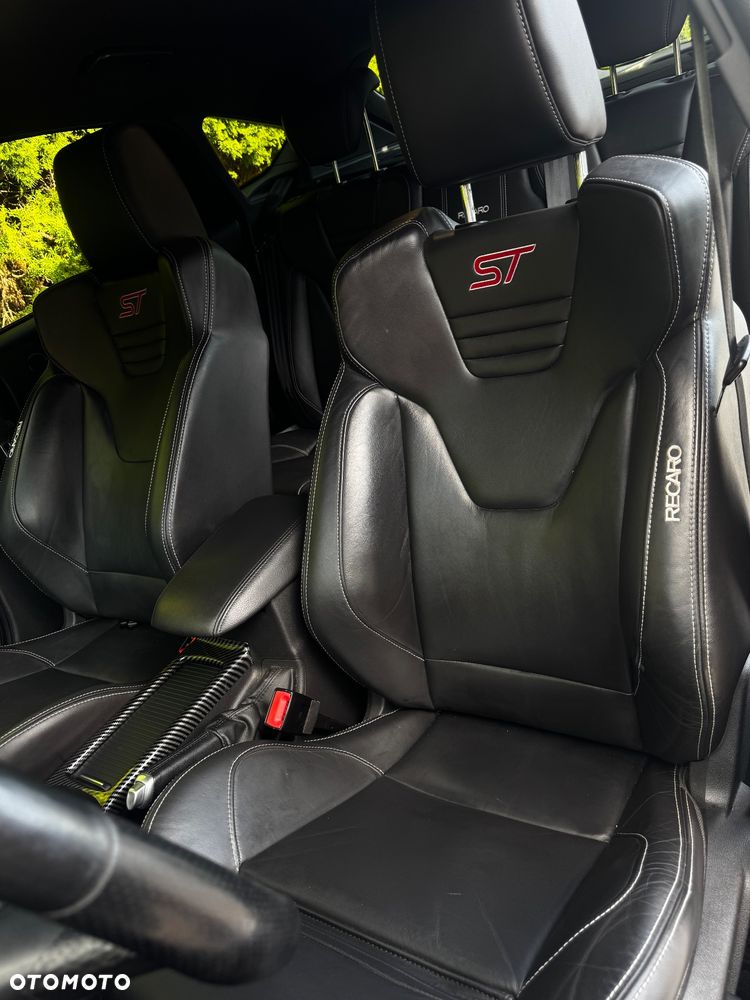 Ford Focus 2.0 EcoBoost ST - 17