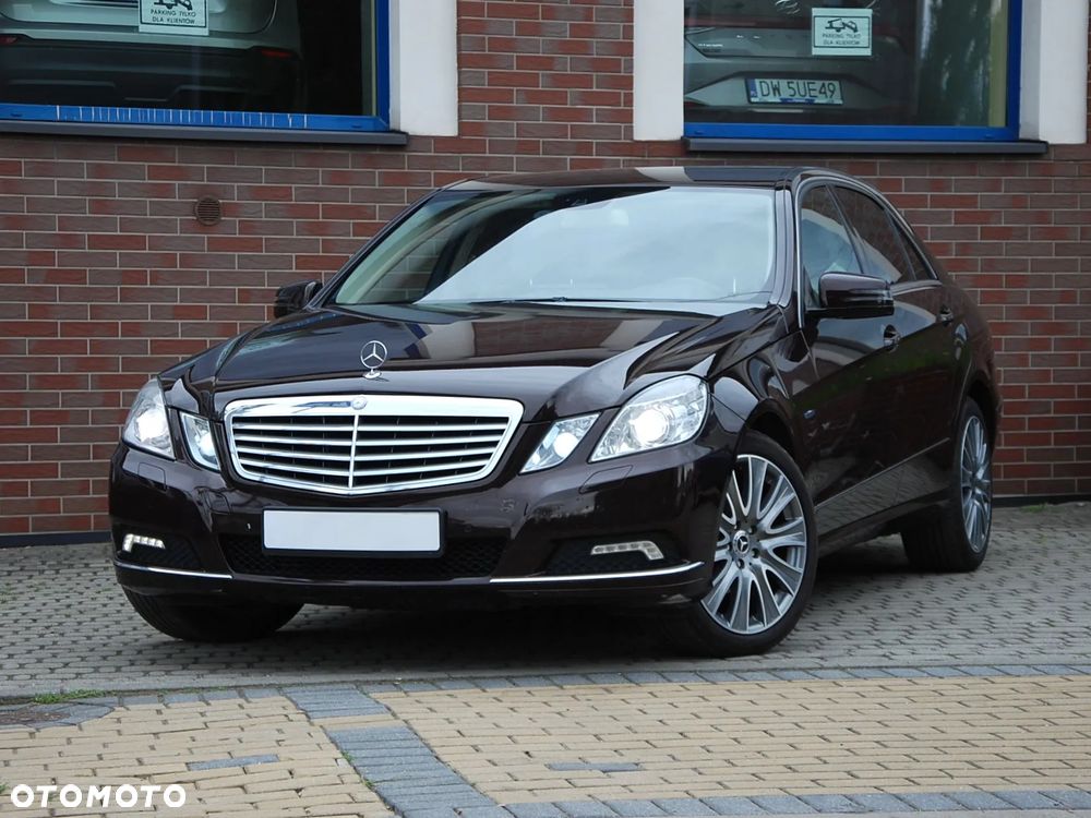 Mercedes-Benz Klasa E ver-200-cgi-blueefficiency-elegance - 3