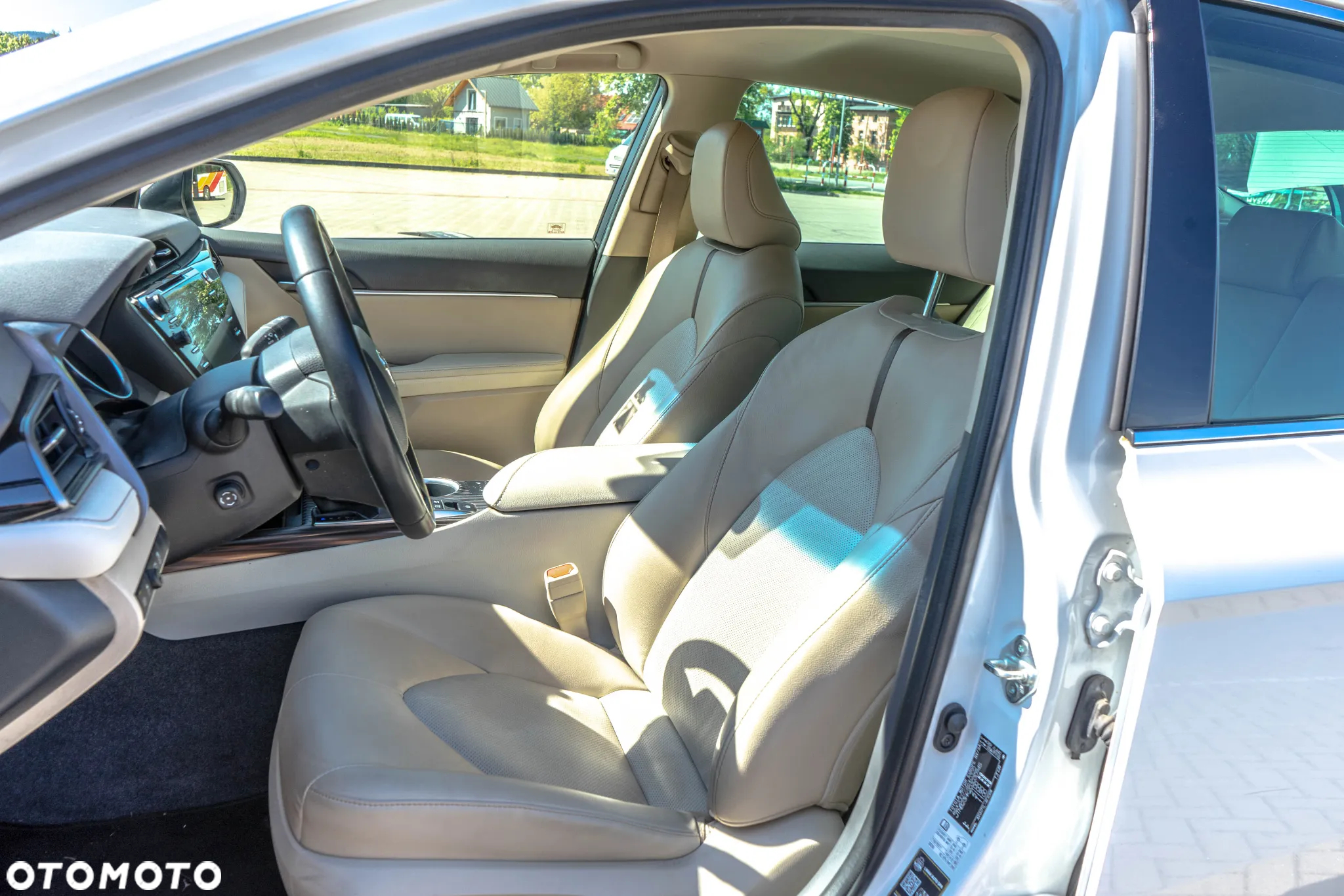 Toyota Camry 2.5 Hybrid Executive CVT - 21