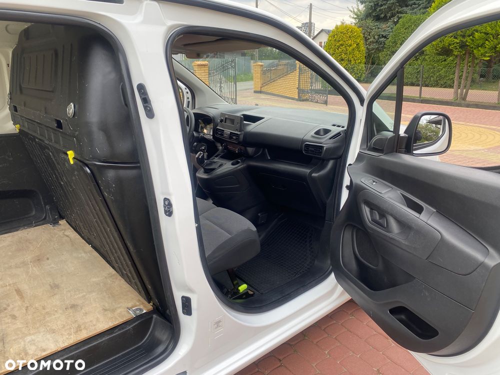 Peugeot PARTNER 1.6HDI 3-osobowy zakupiony w salonie w Rzeszowie - 12