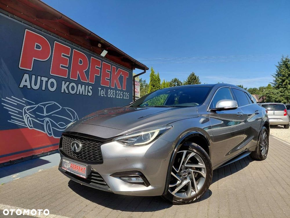 Infiniti Q30 - 2