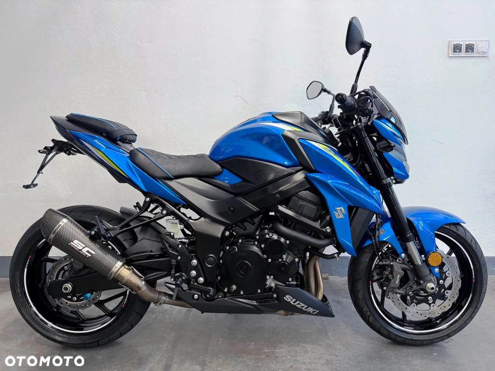 Suzuki GSX - 2
