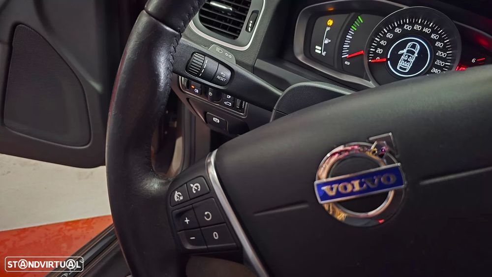 Volvo V60 Cross Country 2.0 D3 Momentum - 22