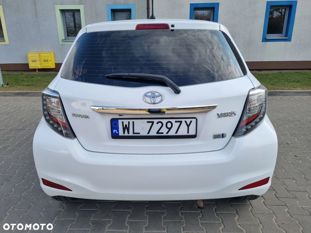 Toyota Yaris Hybrid 100 Life - 11