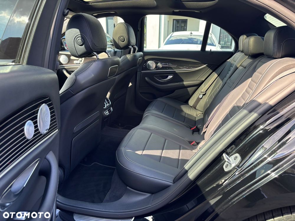 Mercedes-Benz Klasa E 300 9G-TRONIC - 9