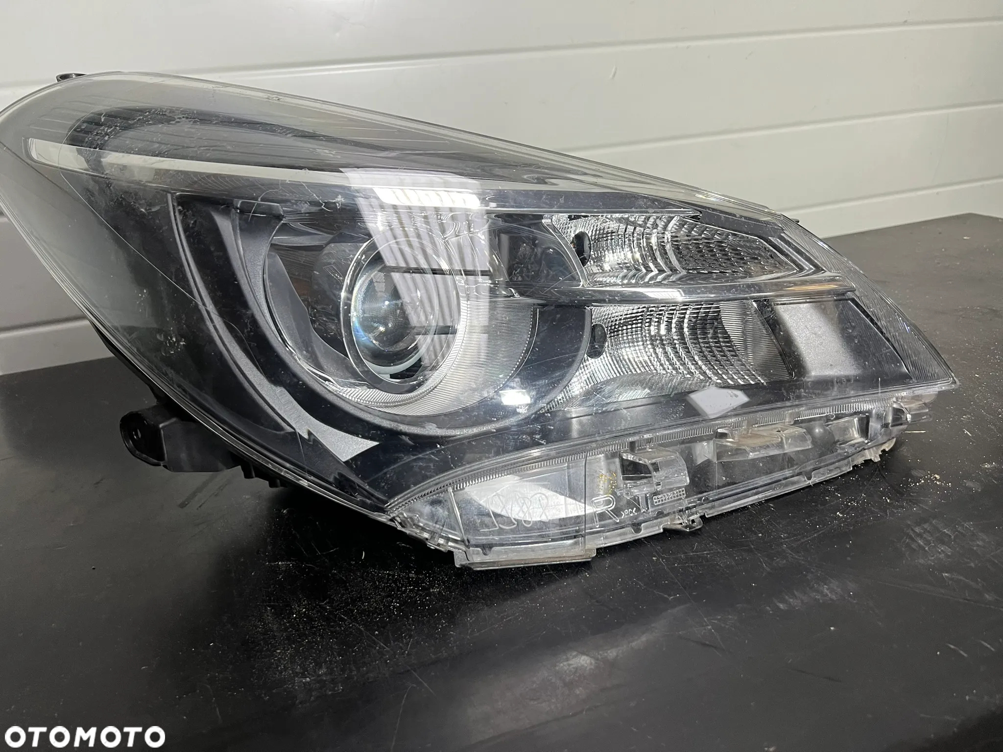 TOYOTA YARIS III LIFT 14-17 2014-2017 REFLEKTOR LAMPA PRAWA SOCZEWKA - 3