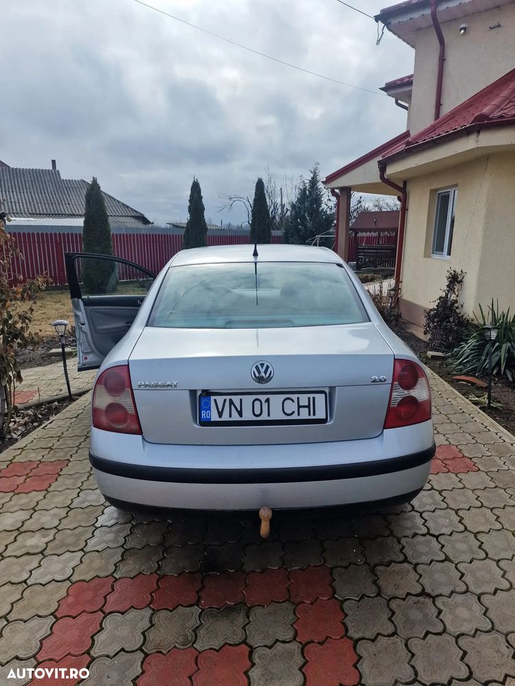 Volkswagen Passat 2.0 Comfortline - 3
